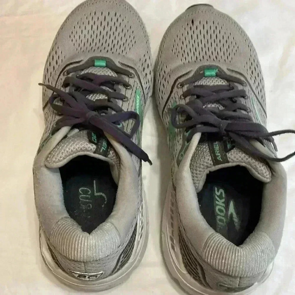 Brooks Ariel 20 Gray & Green Woman’s Running Tennis Shoes. Size 10. - Picture 3 of 16